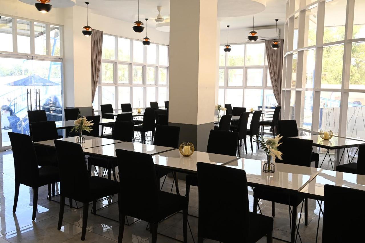 Apaleng J&V Hotel And Resort מראה חיצוני תמונה